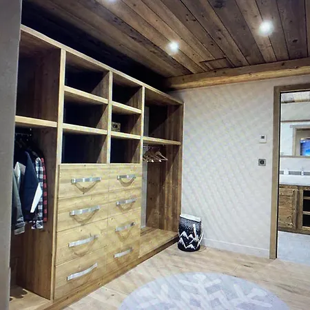 Appt Raffine A La Tania, Spa, Sauna, Ski-in Ski-out Apartment